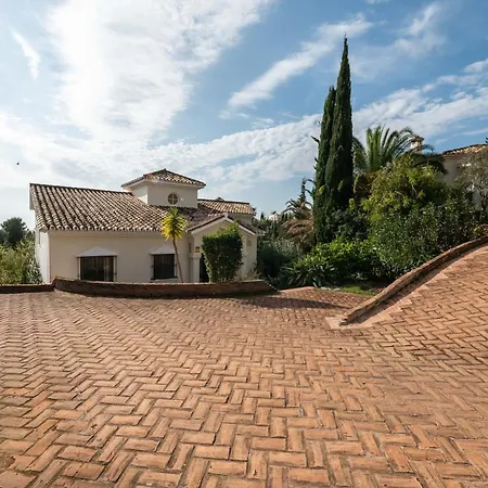 Peaceful 4 Bdrm Andalusian W Sea Views Apartment *