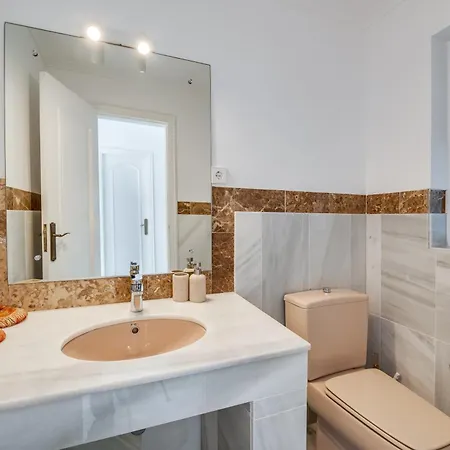 Peaceful 4 Bdrm Andalusian W Sea Views Apartment