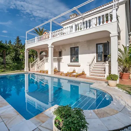 Peaceful 4 Bdrm Andalusian W Sea Views 马尔韦利亚