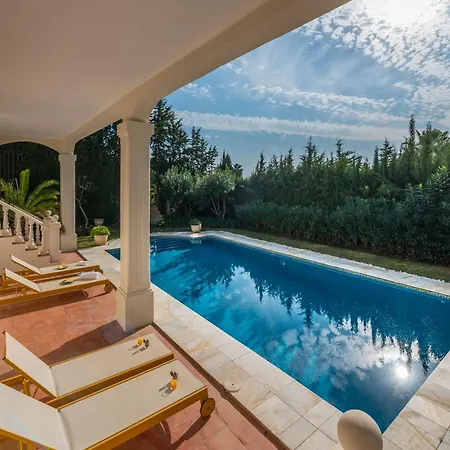 Peaceful 4 Bdrm Andalusian W Sea Views Marbella